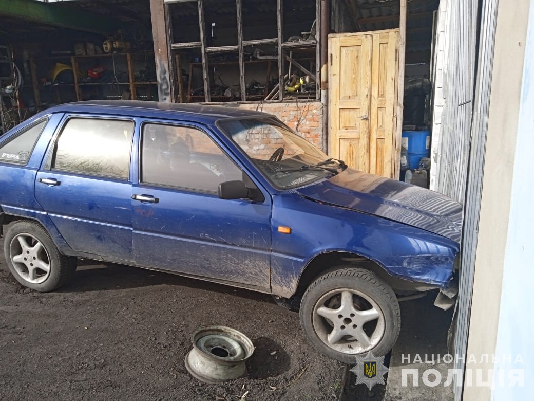 Новини Тернополя - фото з Вкрав авто, вчинив ДТП, поцупив 45 тисяч і за них купив скутер: веселий вечір підлітка з Тернопільщини за один день підліток з тернопільщини викрав авто, потрапив у дтп, поцупив рюкзак з 45 тисячами гривень та придбав на крадені гроші скутер – поліція бершаді затримала фігуранта