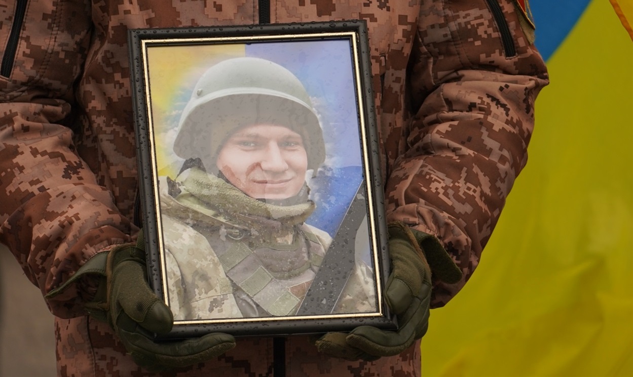 Новини Хмельницького - фото з Високими державними відзнаками нагородили полеглих десантників з Хмельниччини