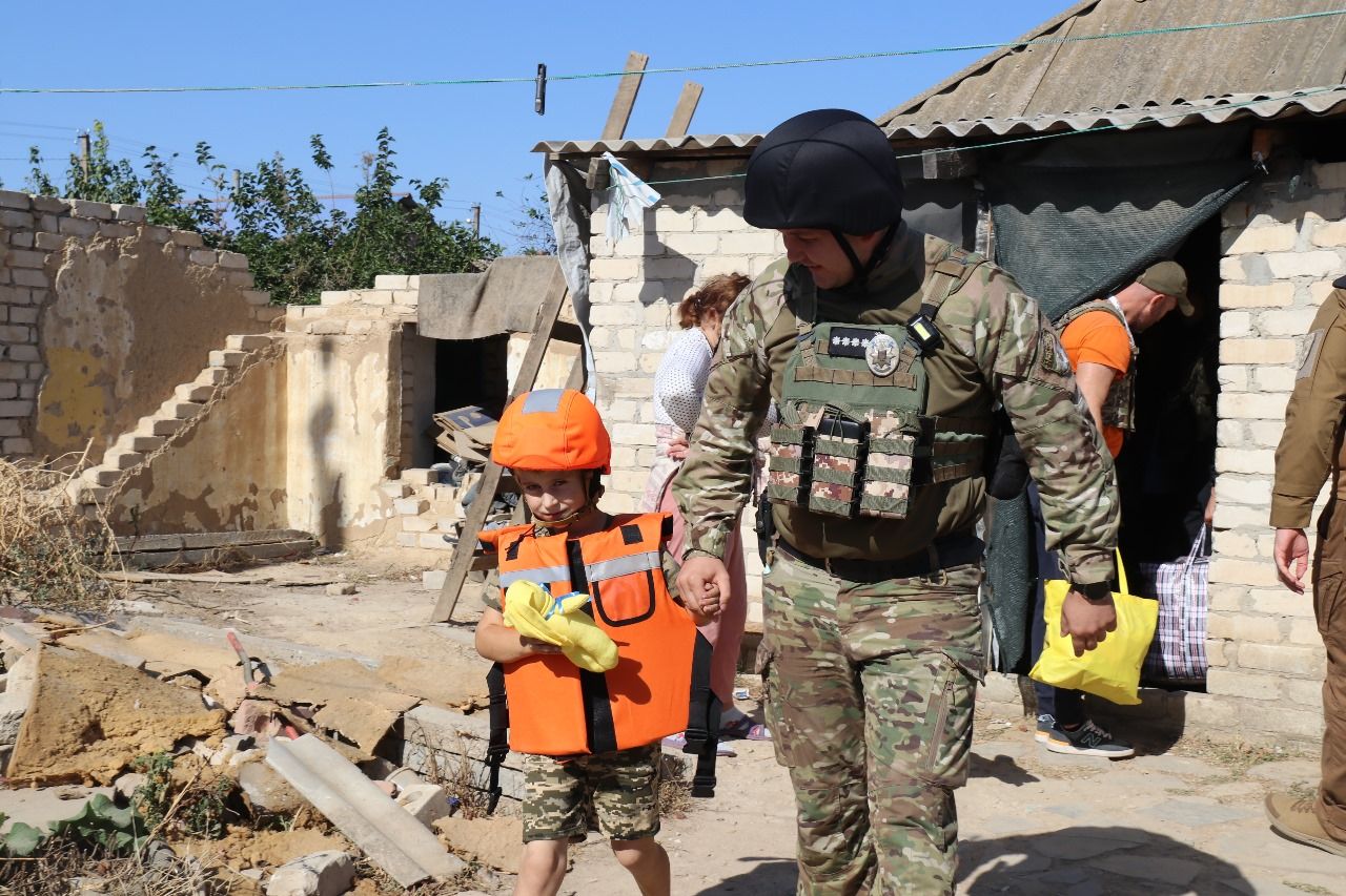 Новини Тернополя - фото з Бабусині зайці: чортків'янки "срібного віку" шиють іграшки, щоб підтримати дітей війни