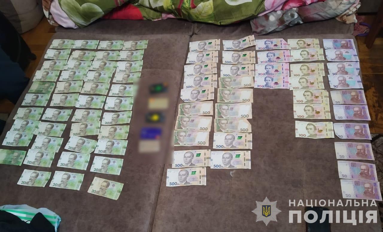Новини Тернополя - фото з «Банда в стилі 90-х»: трьох осіб підозрюють у вимаганні понад 200 000 гривень і погрозах розправою