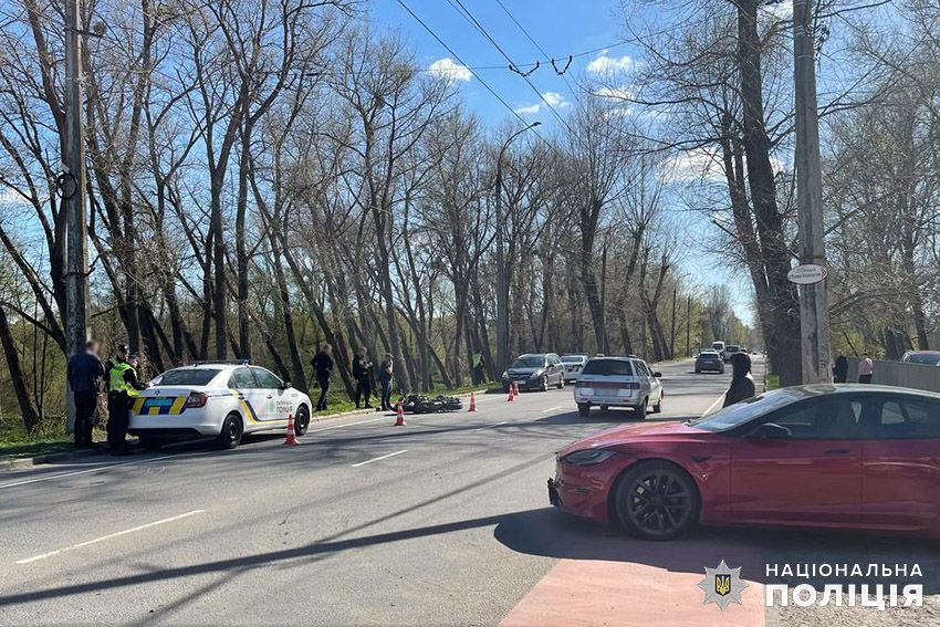 Новини Хмельницького - фото з ДТП з потерпілими на Хмельниччині: неповнолітній за кермом, дитина в лікарні