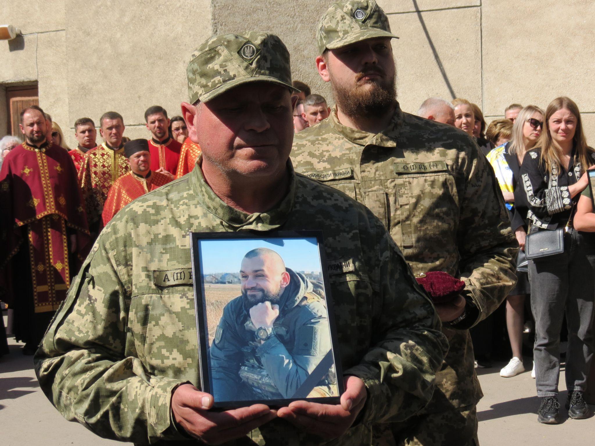 Новини Тернополя - фото з Тернопіль провів у останню путь Сергія Коновала й Тараса Петришина