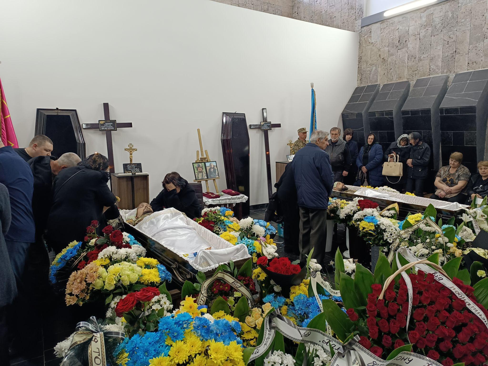 Новини Тернополя - фото з Тернопіль провів у останню путь Сергія Коновала й Тараса Петришина