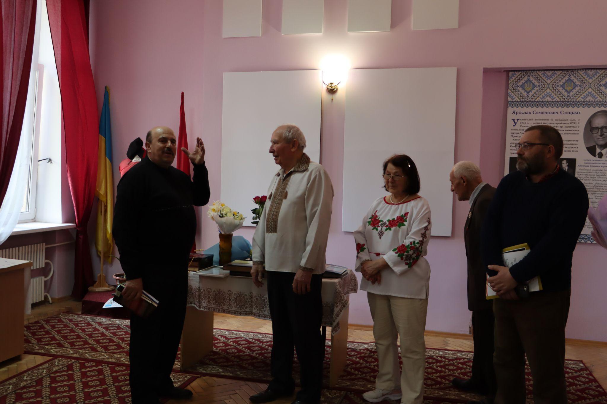 Новини Тернополя - фото з Голові тернопільського Товариства політв’язнів Дем'яну Чернецю – 80 років. Як привітали ювіляра?