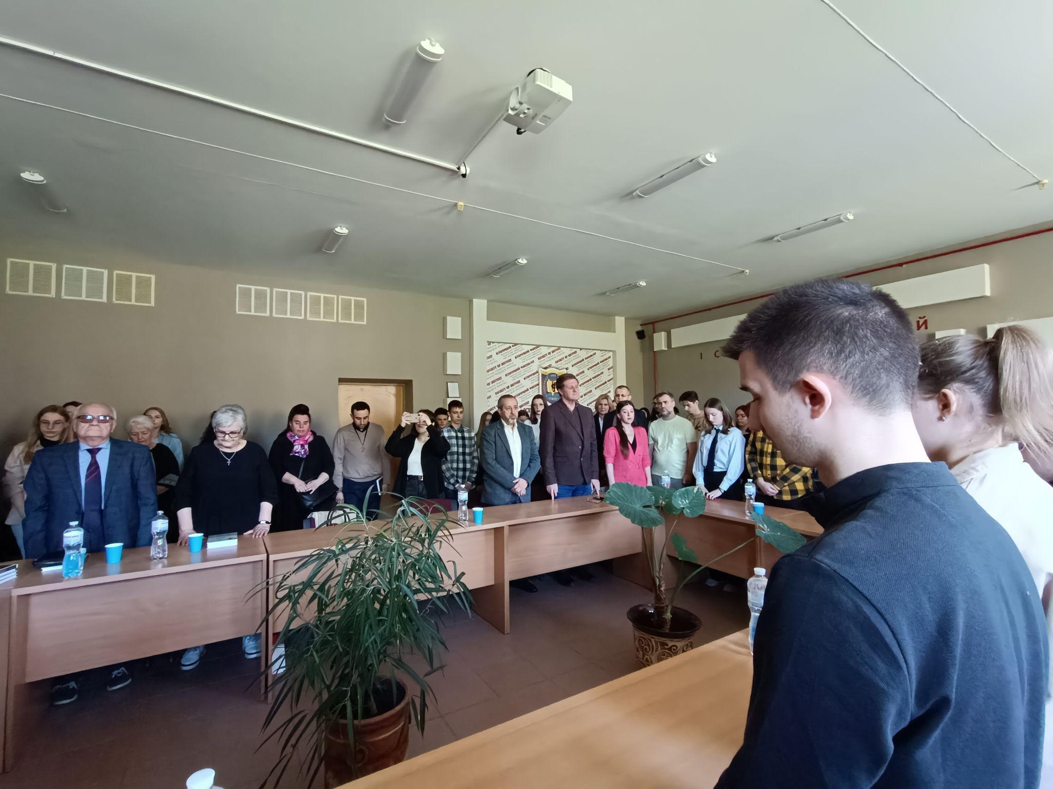 Новини Тернополя - фото з На презентації книги Любомира Крупи одногрупники і викладачі поділилися спогадами про нього