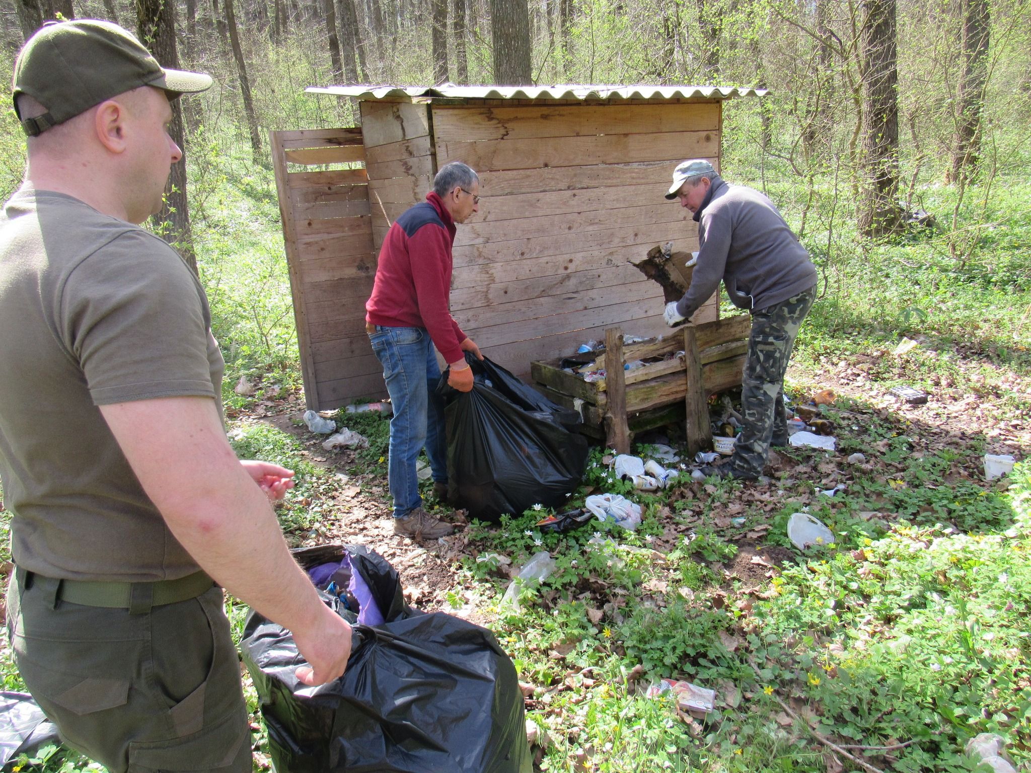 Новини Тернополя - фото з Територію біля Джуринського водоспаду прибрали до початку туристичного сезону
