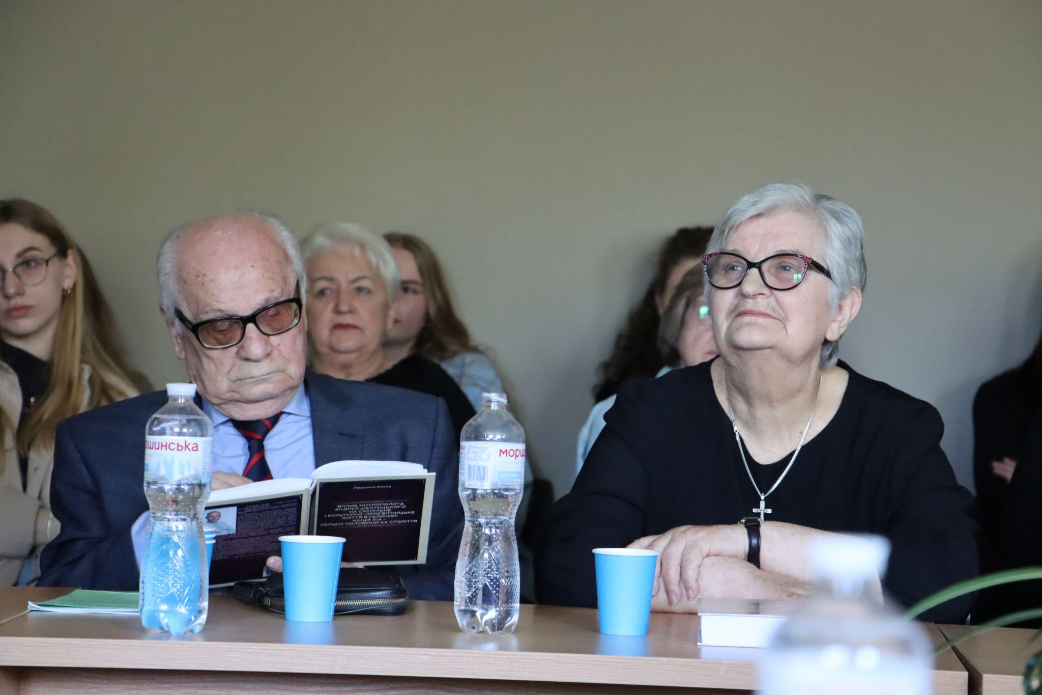 Новини Тернополя - фото з На презентації книги Любомира Крупи одногрупники і викладачі поділилися спогадами про нього