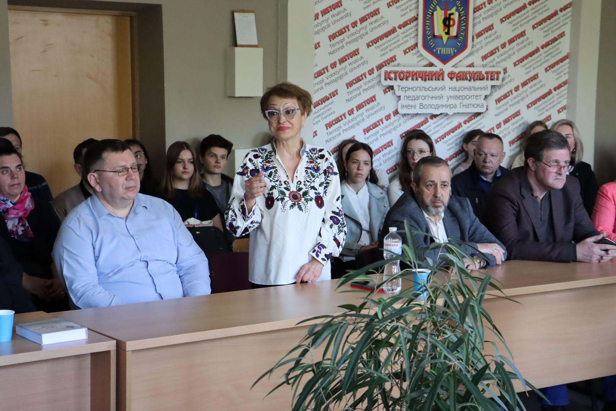 Новини Тернополя - фото з На презентації книги Любомира Крупи одногрупники і викладачі поділилися спогадами про нього