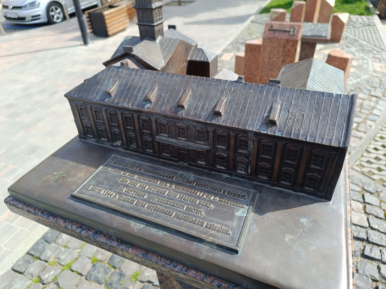 Новини Тернополя - фото з Ховаються у різних куточках міста: а ви бачили усі бронзові мініатюри в Тернополі?