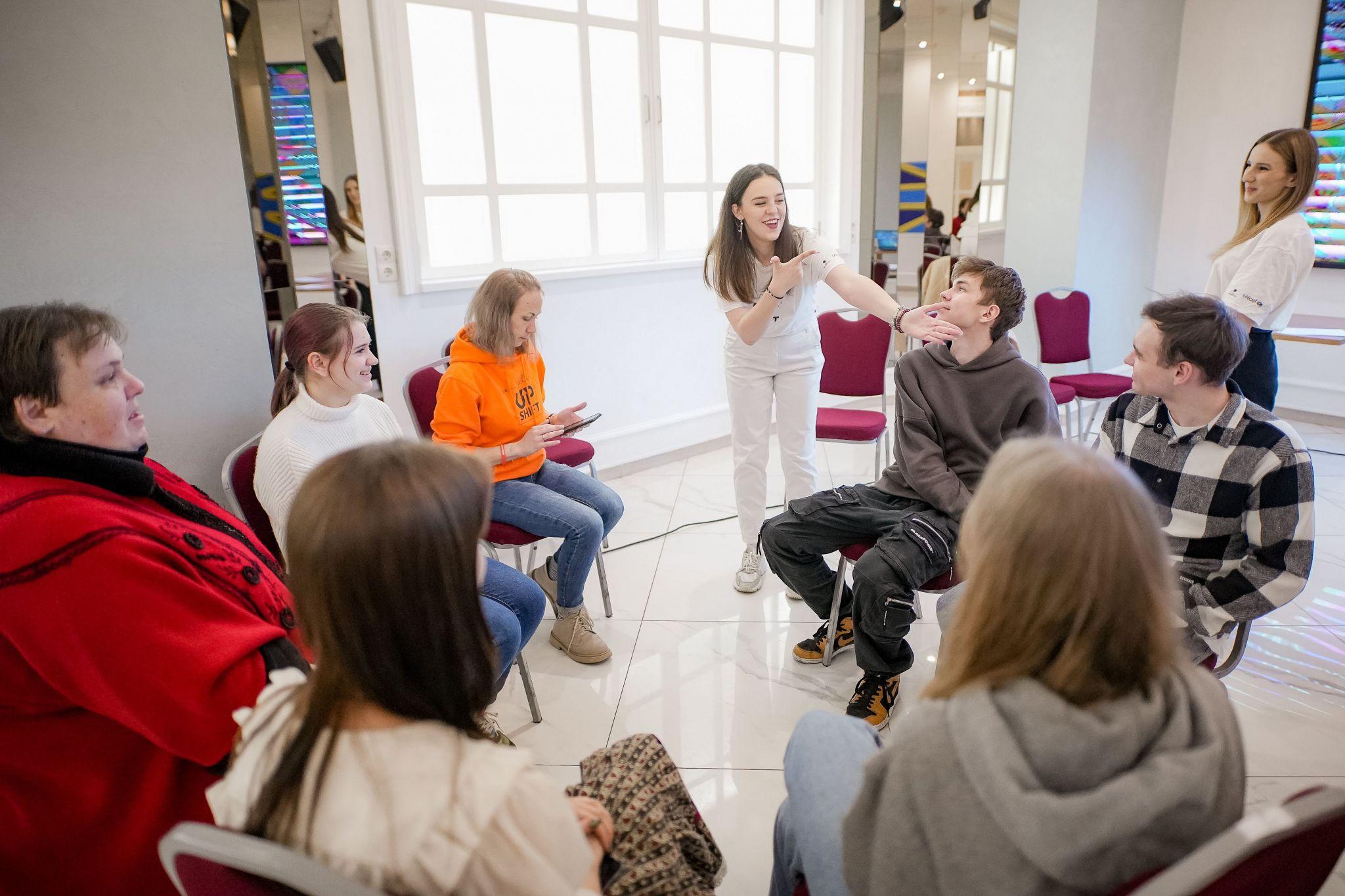 Новини Вінниці - фото з Не словом, а жестом: вінницька молодь навчає допомагати нечуючим під час війни