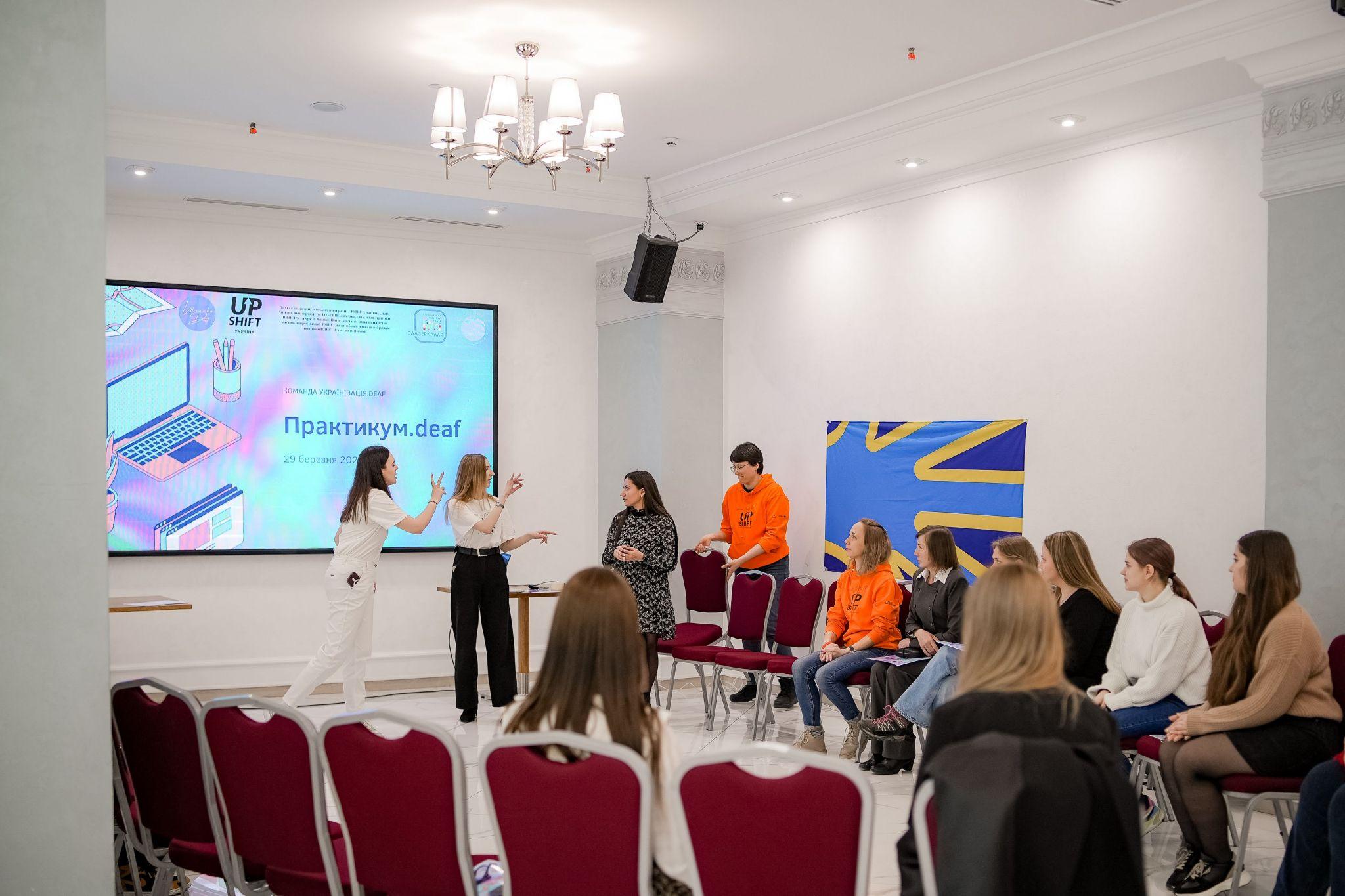 Новини Вінниці - фото з Не словом, а жестом: вінницька молодь навчає допомагати нечуючим під час війни