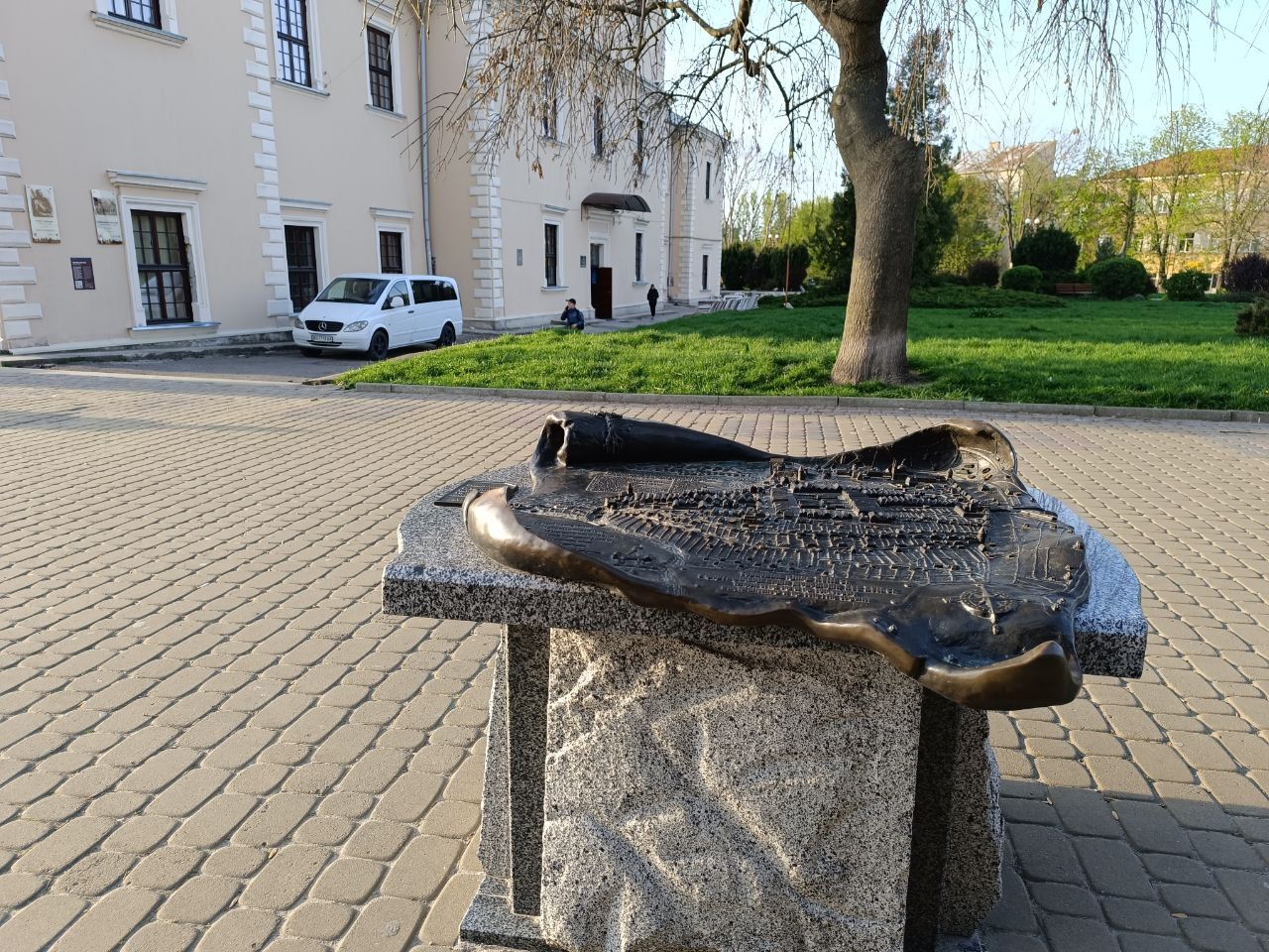 Новини Тернополя - фото з Ховаються у різних куточках міста: а ви бачили усі бронзові мініатюри в Тернополі?