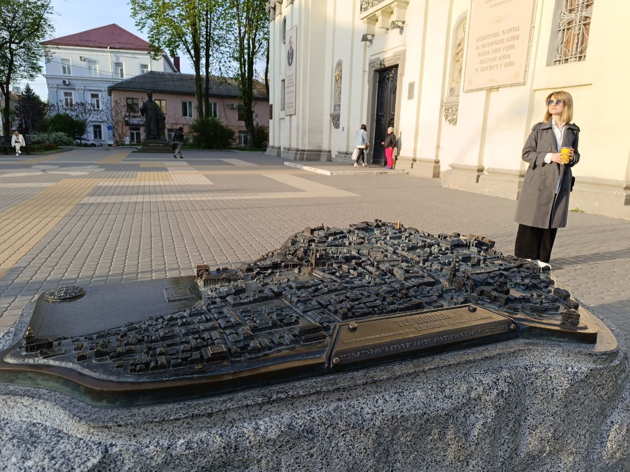 Новини Тернополя - фото з Ховаються у різних куточках міста: а ви бачили усі бронзові мініатюри в Тернополі?