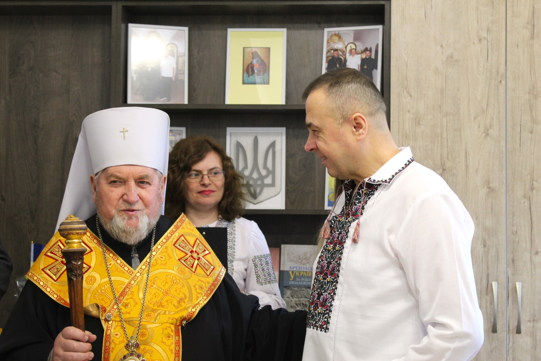 На зображенні може бути: 2 людини та текст