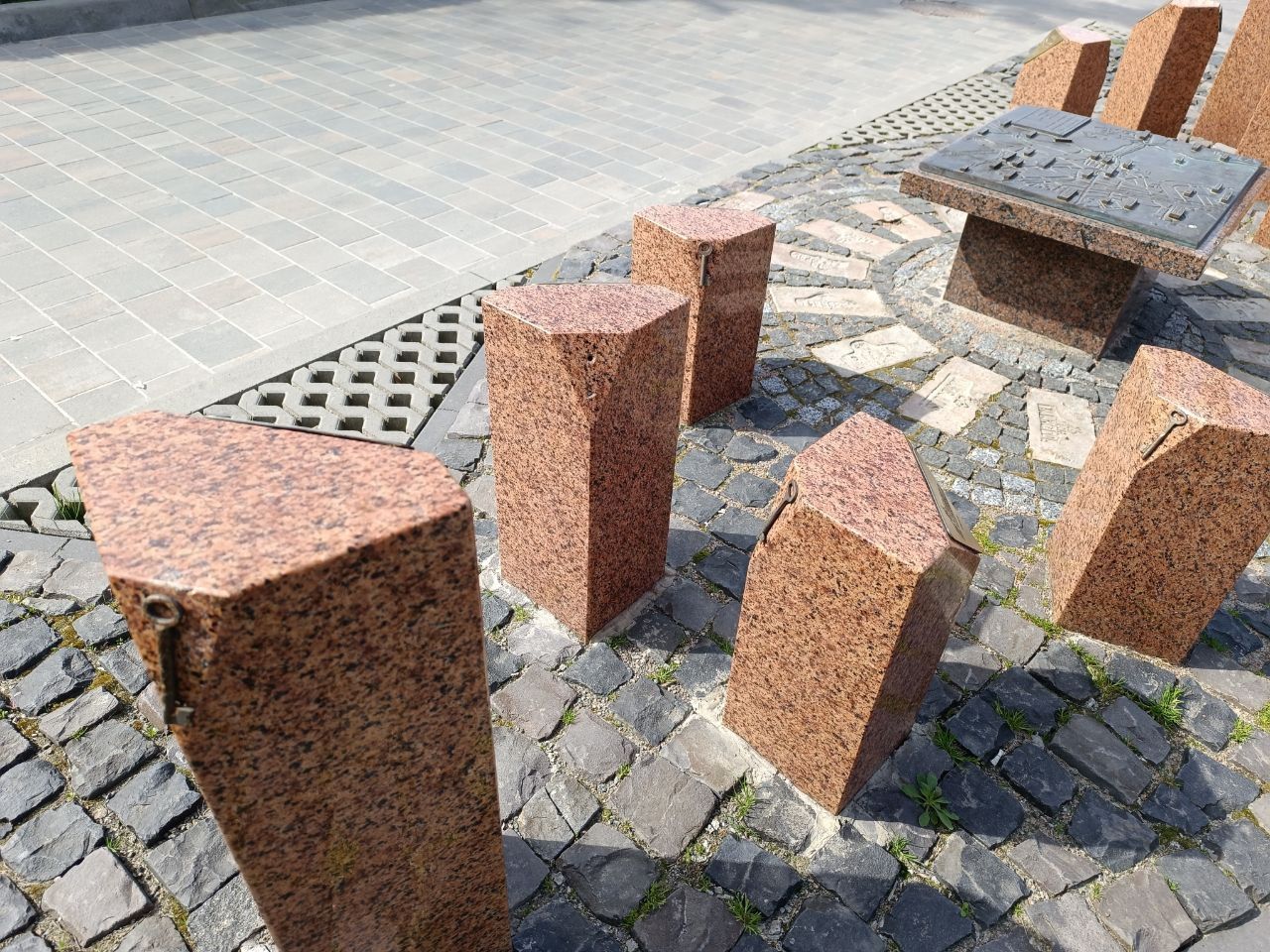 Новини Тернополя - фото з Ховаються у різних куточках міста: а ви бачили усі бронзові мініатюри в Тернополі?