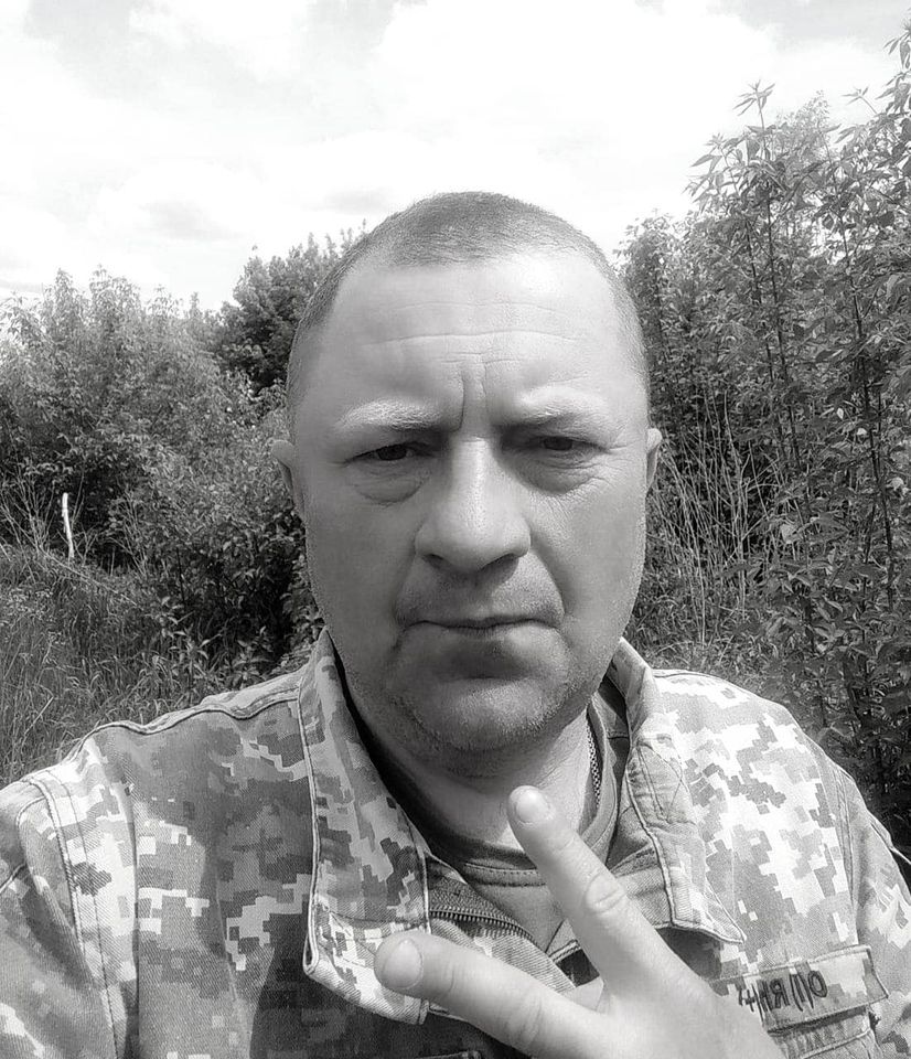 Можливо, це чорно-біле зображення 1 людини