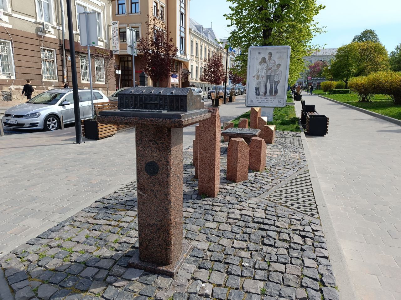 Новини Тернополя - фото з Ховаються у різних куточках міста: а ви бачили усі бронзові мініатюри в Тернополі?