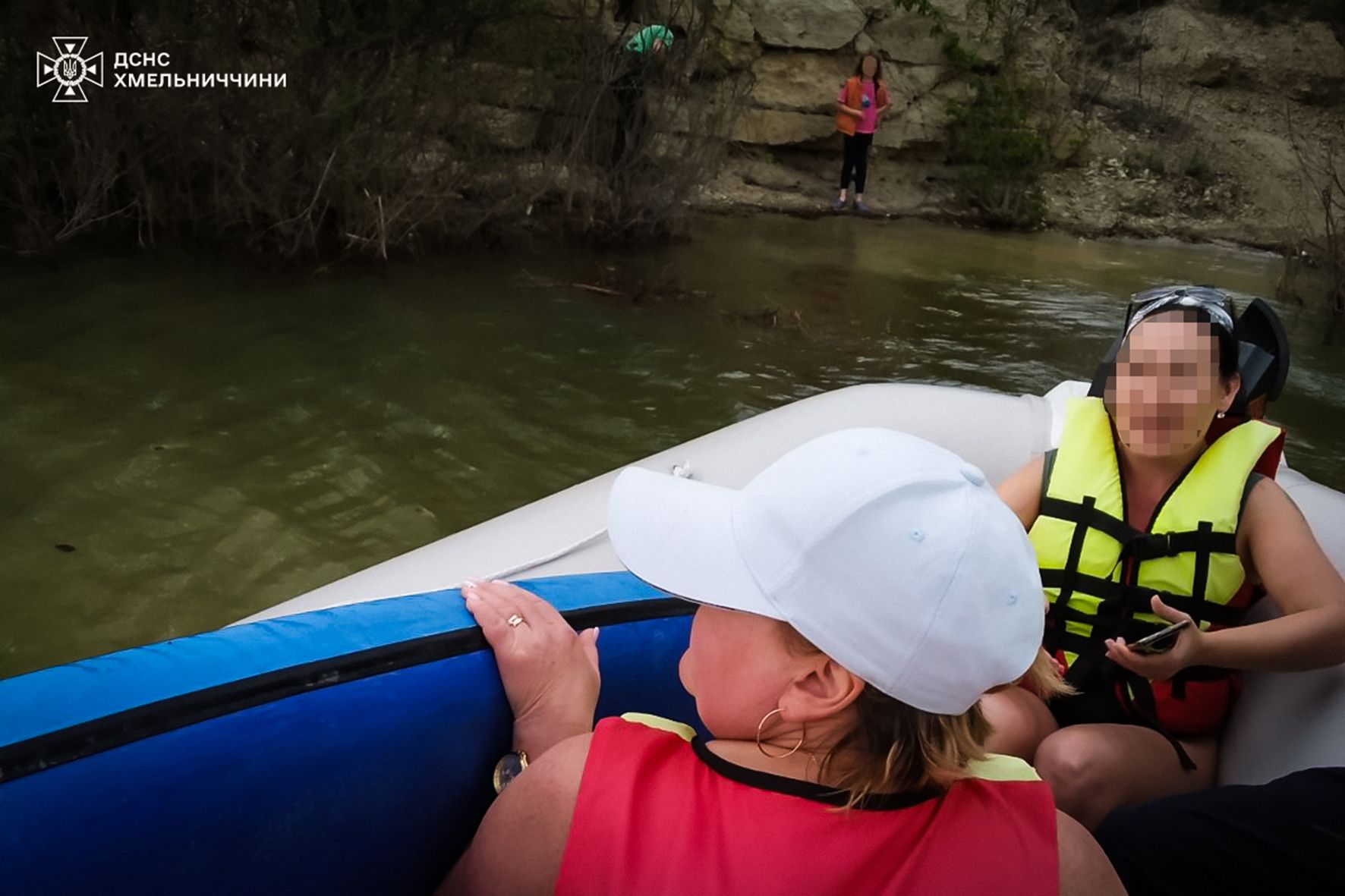 Новини Хмельницького - фото з На Дністрі надзвичайники врятували жінок, які плавали на байдарках