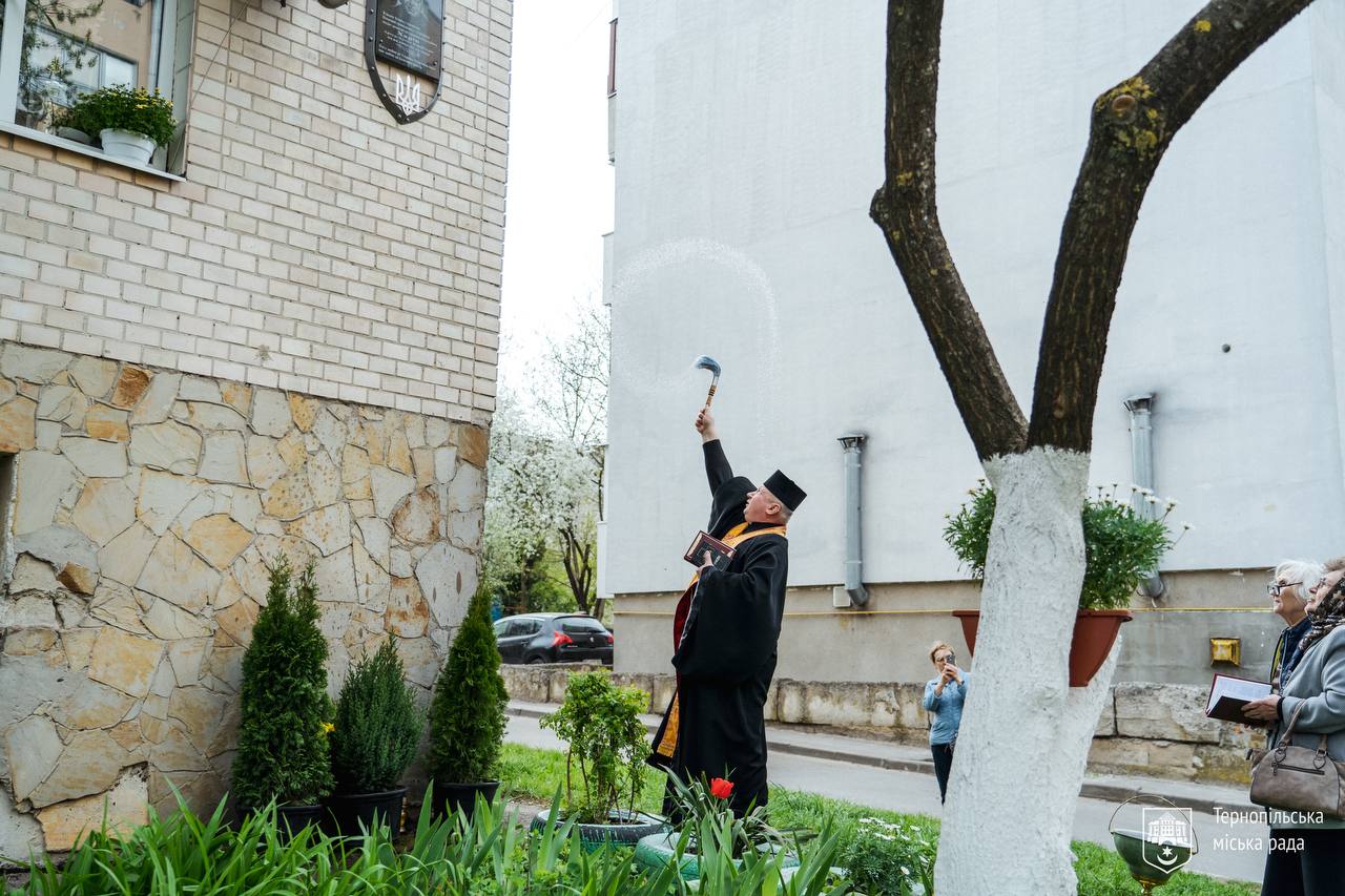 Новини Тернополя - фото з У Тернополі відкрили меморіальну дошку Герою Артуру-Артему Харіву