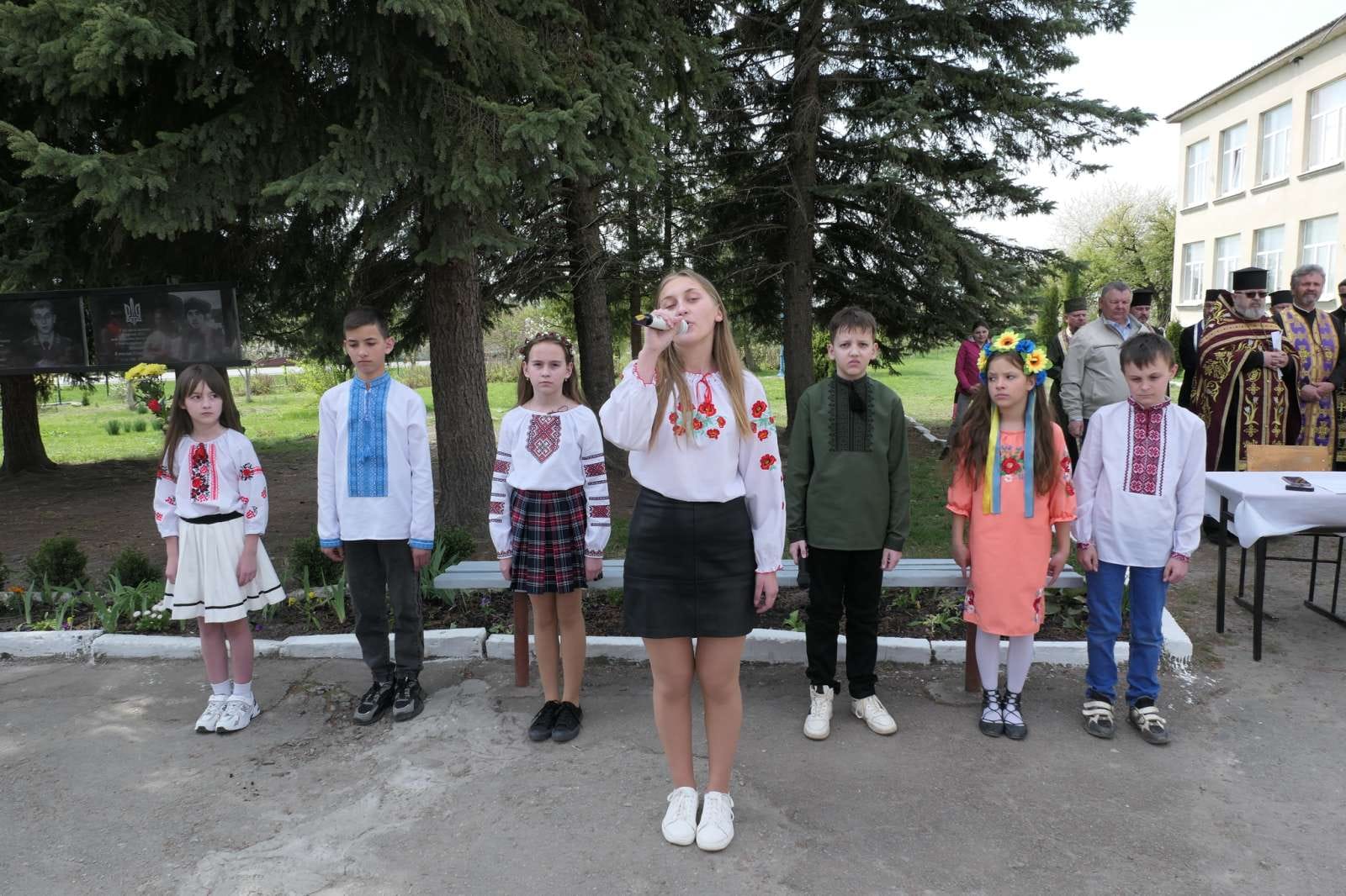 На зображенні може бути: 10 людей