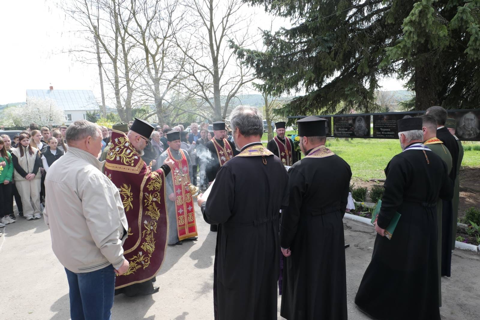 На зображенні може бути: 9 людей та текст