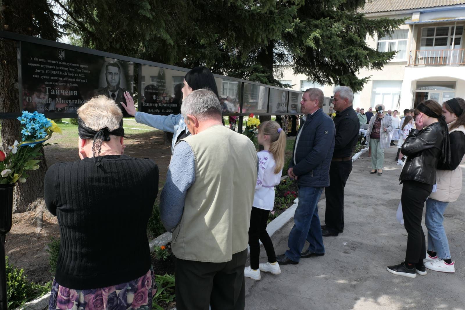 На зображенні може бути: 9 людей