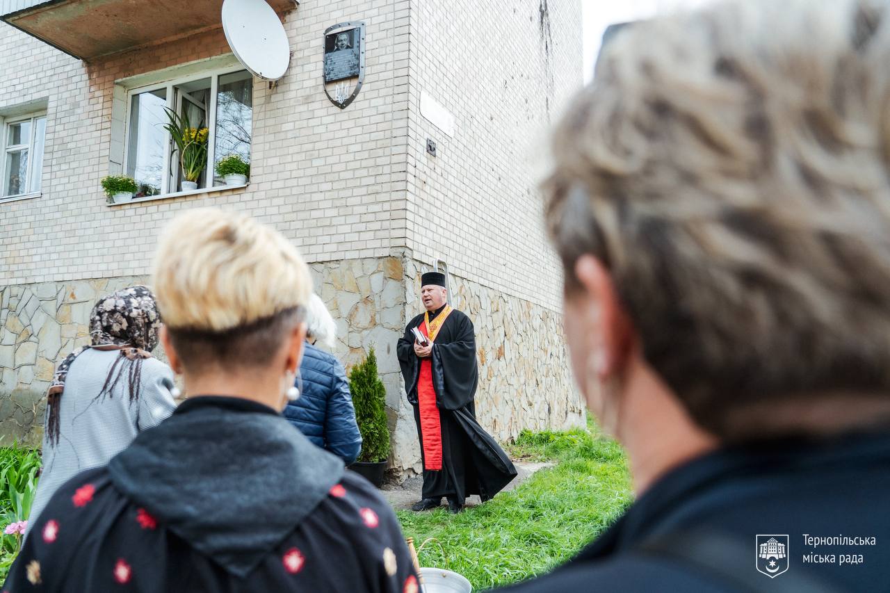 Новини Тернополя - фото з У Тернополі відкрили меморіальну дошку Герою Артуру-Артему Харіву