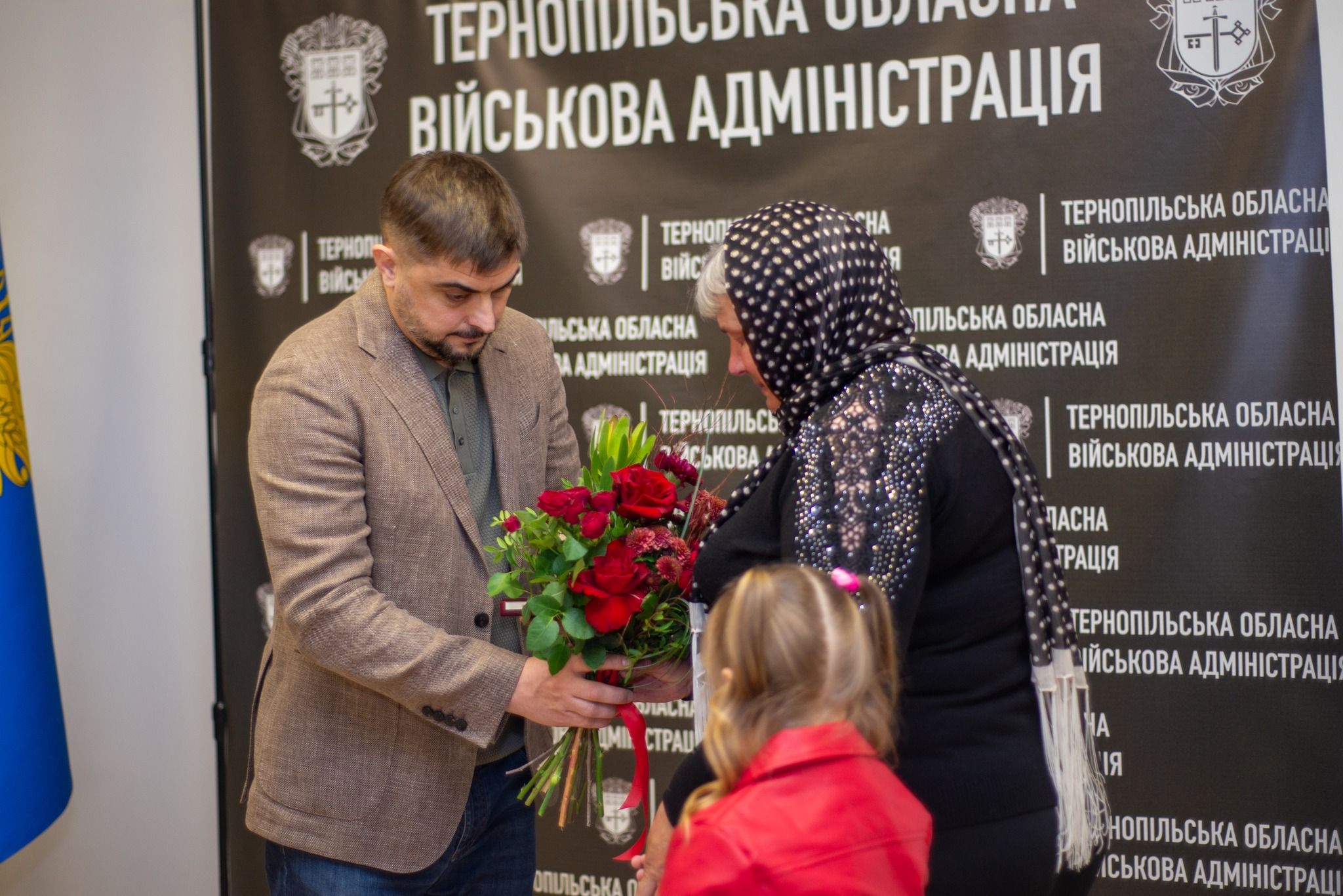 Новини Тернополя - фото з Посмертні нагороди вручили рідним полеглих воїнів з Тернопільщини