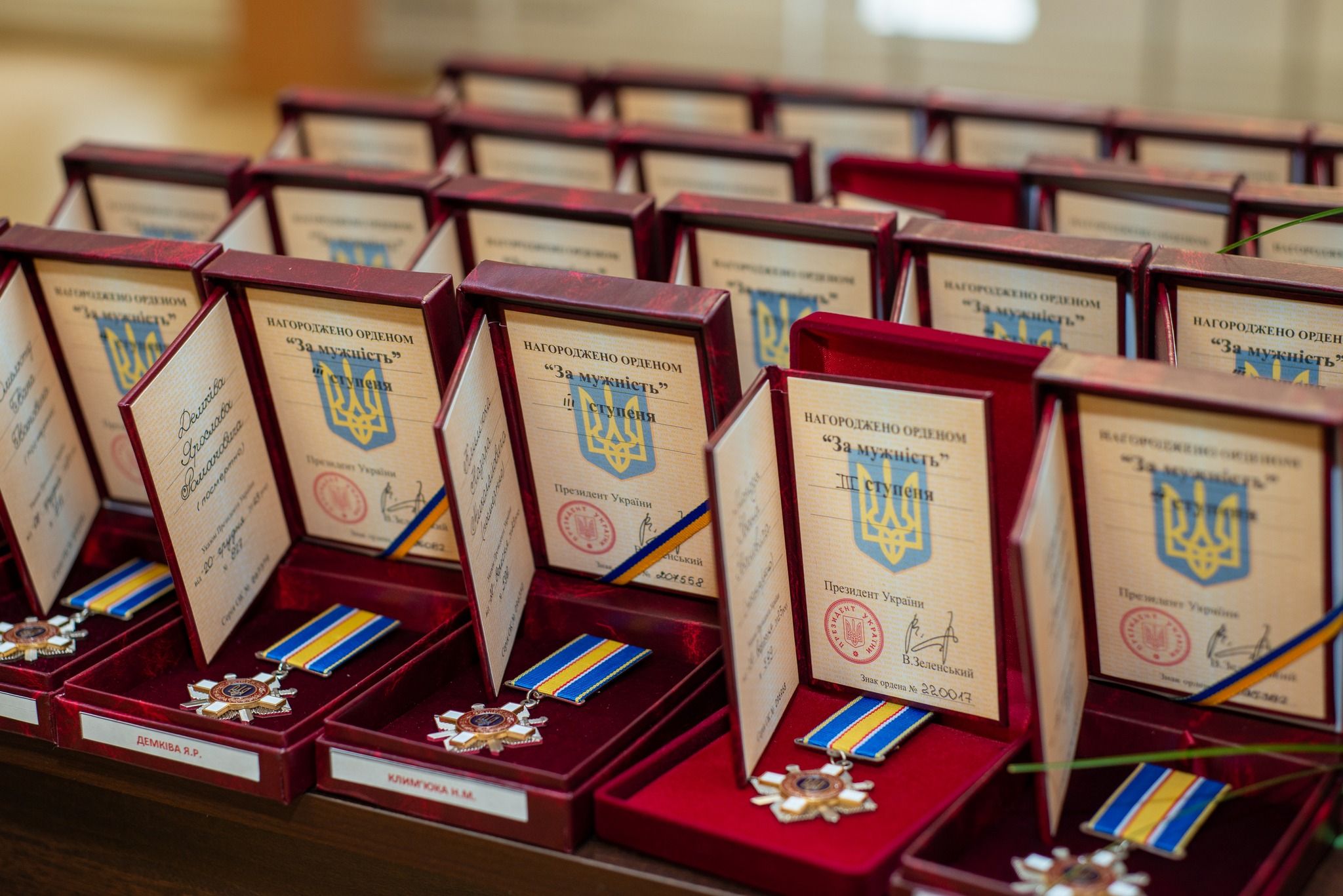 Новини Тернополя - фото з Посмертні нагороди вручили рідним полеглих воїнів з Тернопільщини