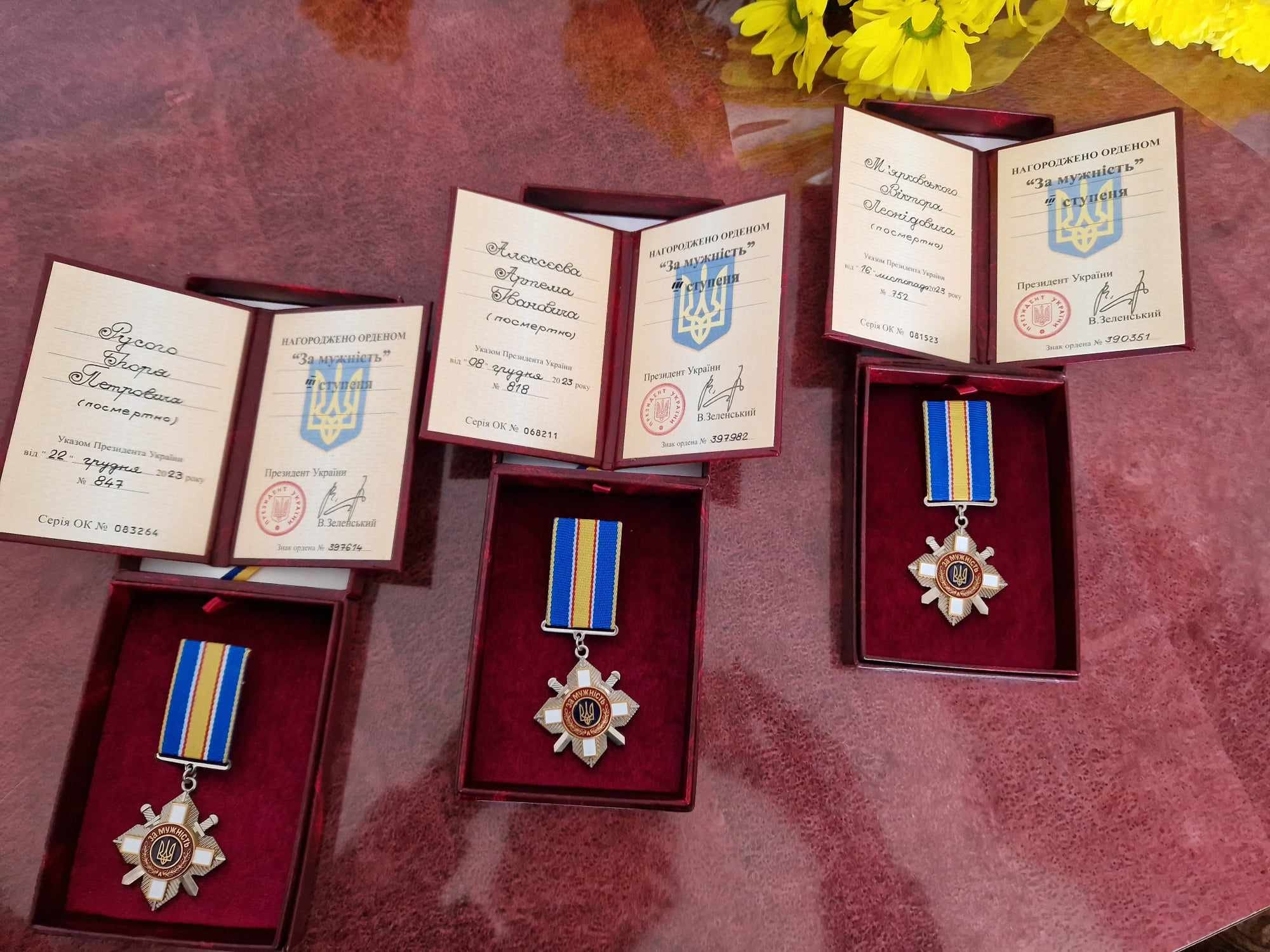 Новини Хмельницького - фото з Воювали в гарячих точках: сім’ям загиблих воїнів вручили державні нагороди