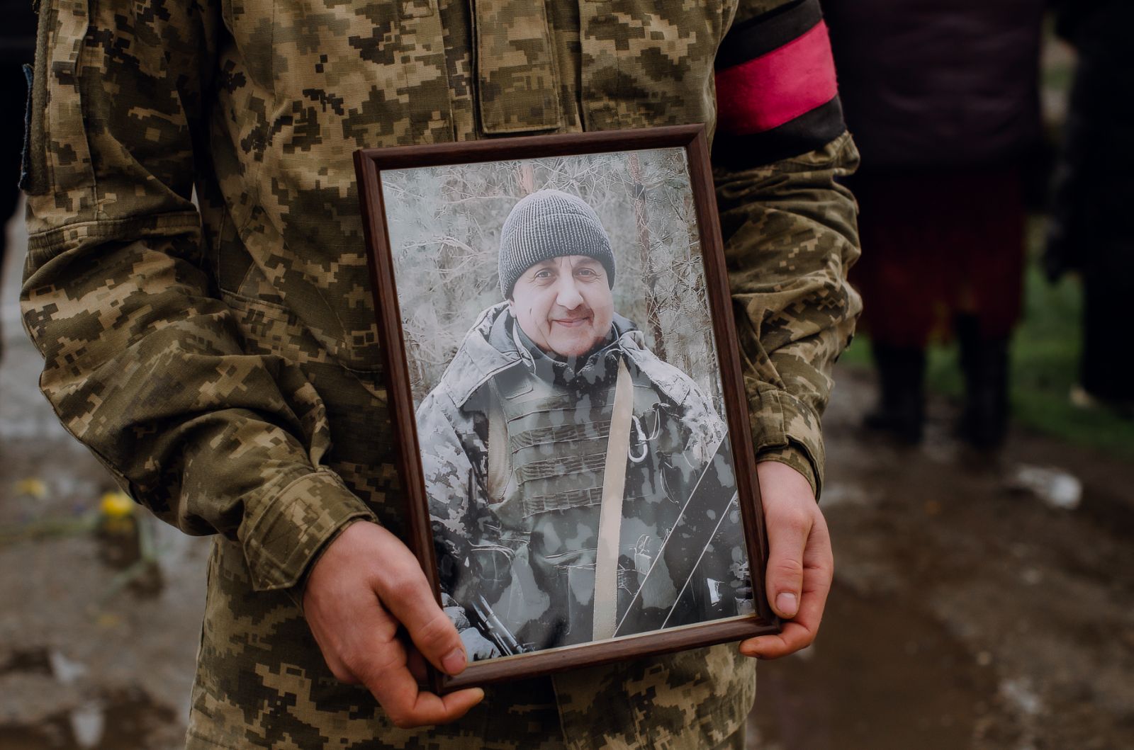 Новини Хмельницького - фото з Тато захищатиме з небес: на Шепетівщині попрощалися з воїном Юрієм Ткачуком