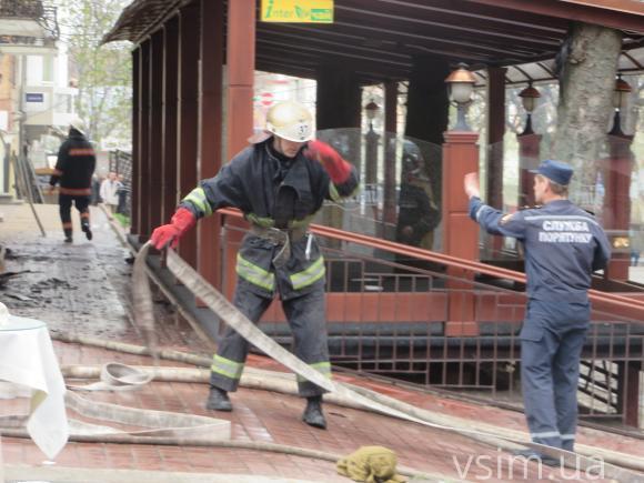Новини Хмельницького - фото з 9 років тому на Грушевського згоріла «Цукерня» (ВІДЕО)