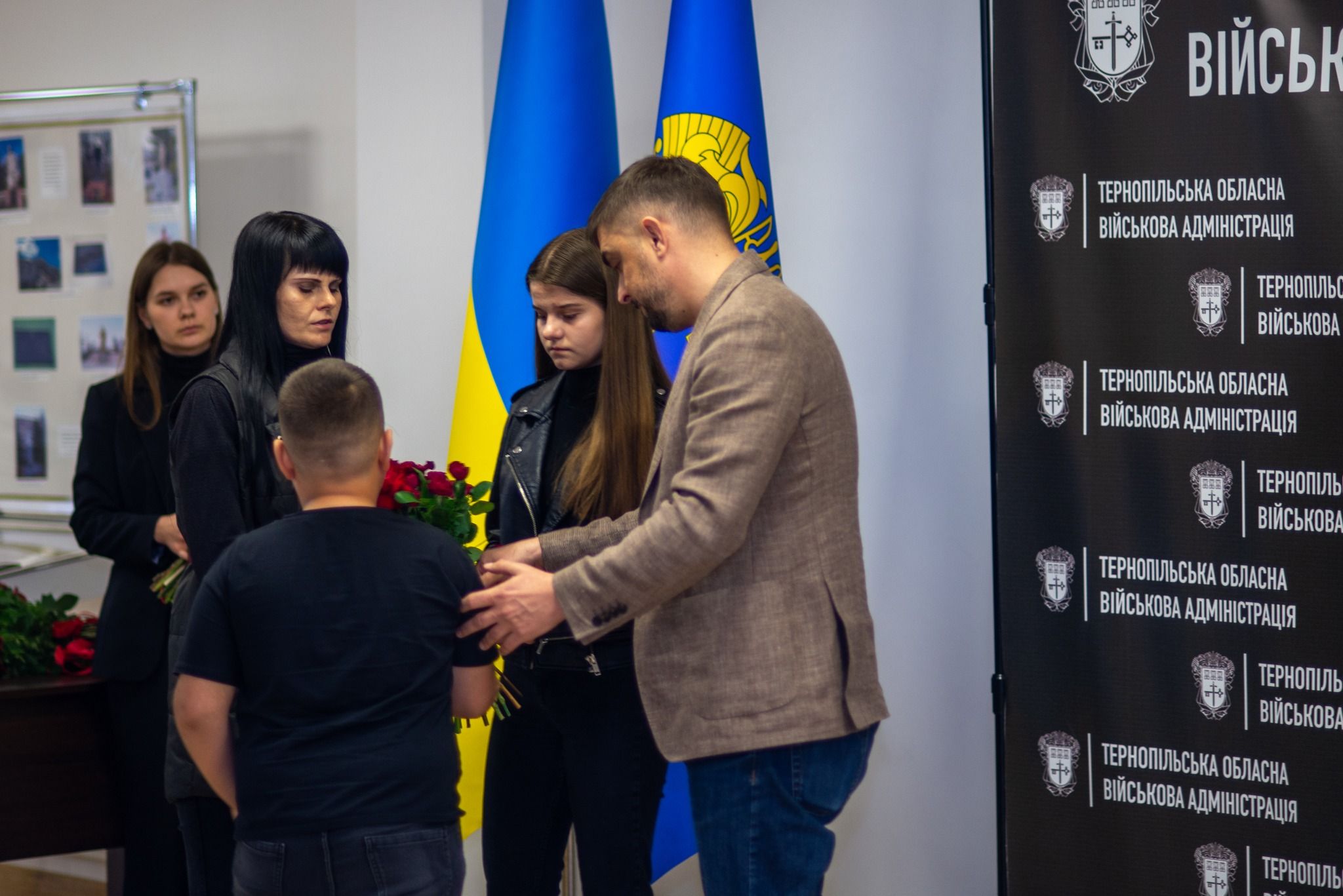 Новини Тернополя - фото з Посмертні нагороди вручили рідним полеглих воїнів з Тернопільщини