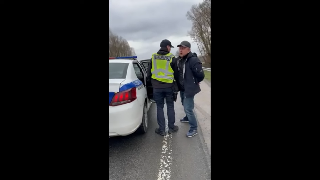 Новини Тернополя - фото з Суддю не каратимуть за перевищення швидкості, а тернопільського поліцейського, який його зупинив — звільнили