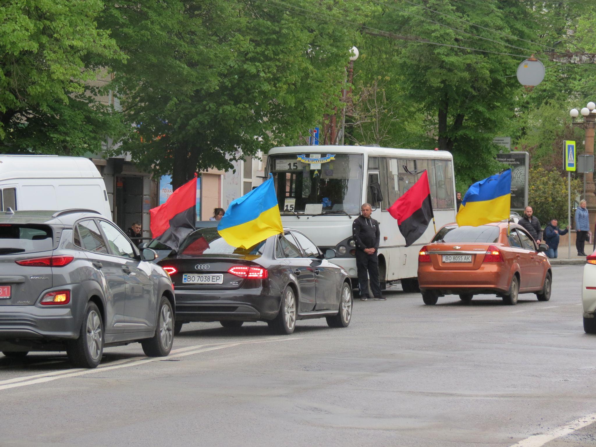 Новини Тернополя - фото з У Тернополі зустріли колону «На щиті» із полеглим Героєм Василем Друзюком (ВІДЕО ДНЯ)