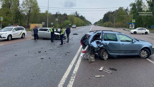 Новини Житомира - фото з Біля Гуйви - ДТП з потерпілими, рух ускладнено