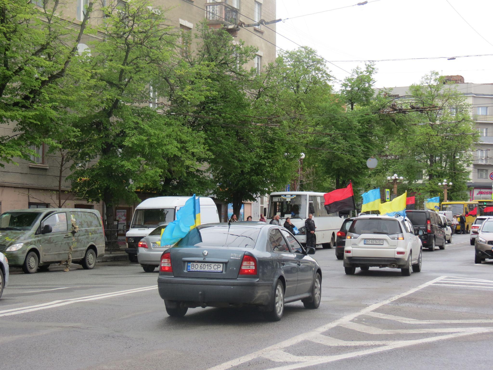 Новини Тернополя - фото з У Тернополі зустріли колону «На щиті» із полеглим Героєм Василем Друзюком (ВІДЕО ДНЯ)