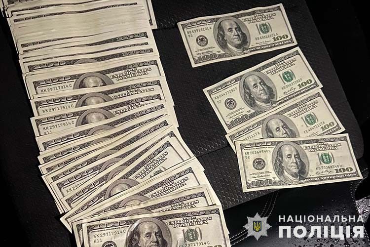Новини Тернополя - фото з «На гарячому» затримали чоловіка, який за $ 12 000 обіцяв домовитися з ВЛК Тернопільського військкомату