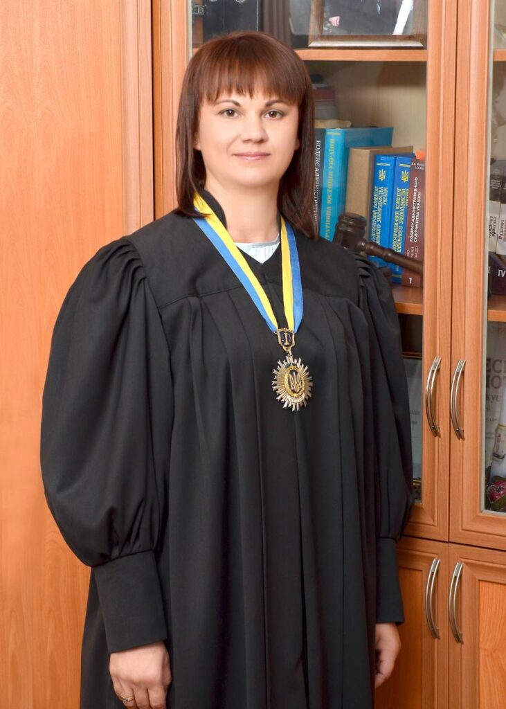 Новини Тернополя - фото з Суддю не каратимуть за перевищення швидкості, а тернопільського поліцейського, який його зупинив — звільнили