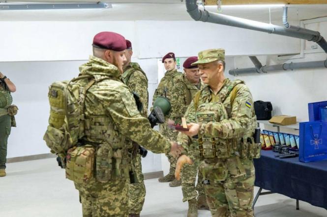 Новини Вінниці - фото з Головнокомандувач ЗСУ особисто вручив орден військовому з Вінниці