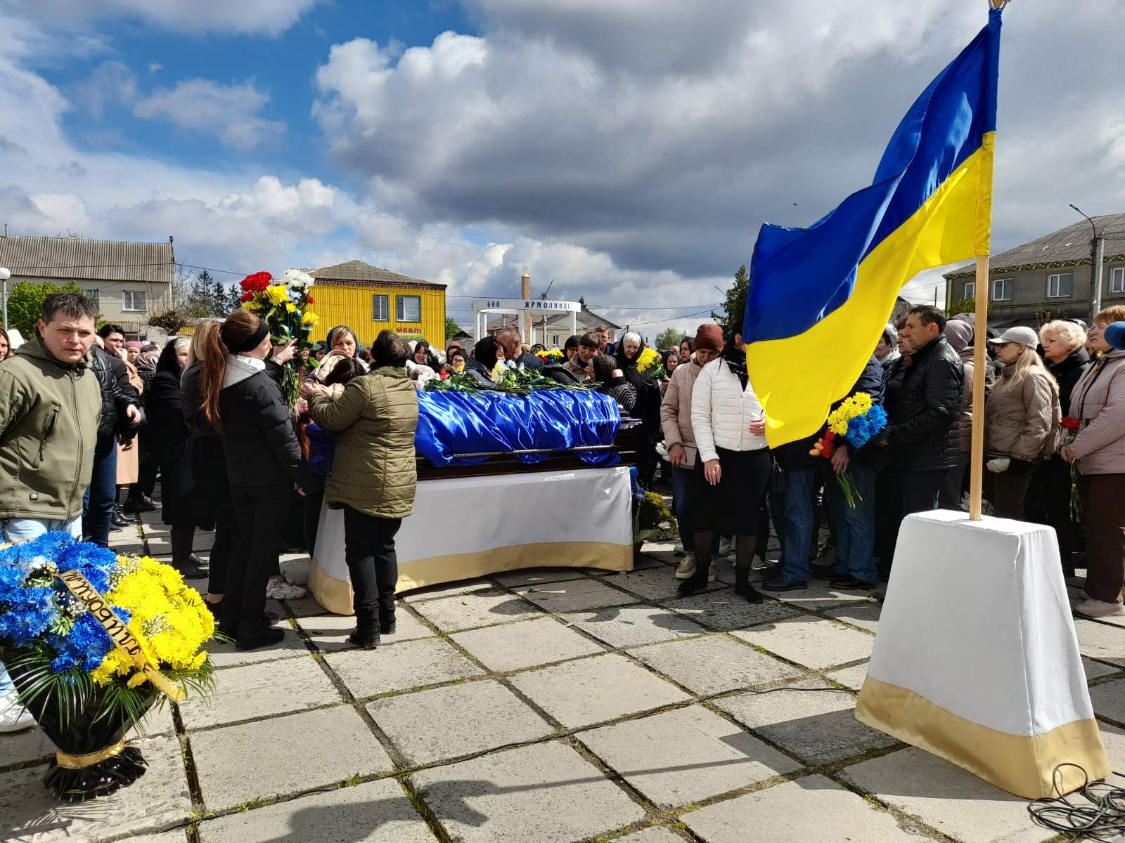 Новини Хмельницького - фото з На Хмельниччину “на щиті” повернулися четверо військових: хто вони