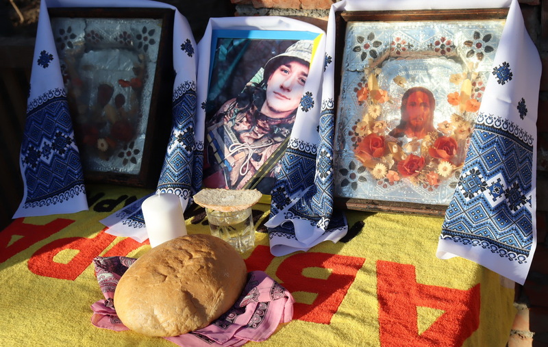 Новини Хмельницького - фото з Рідним загиблих воїнів з Хмельницького району вручили ордени «За мужність»