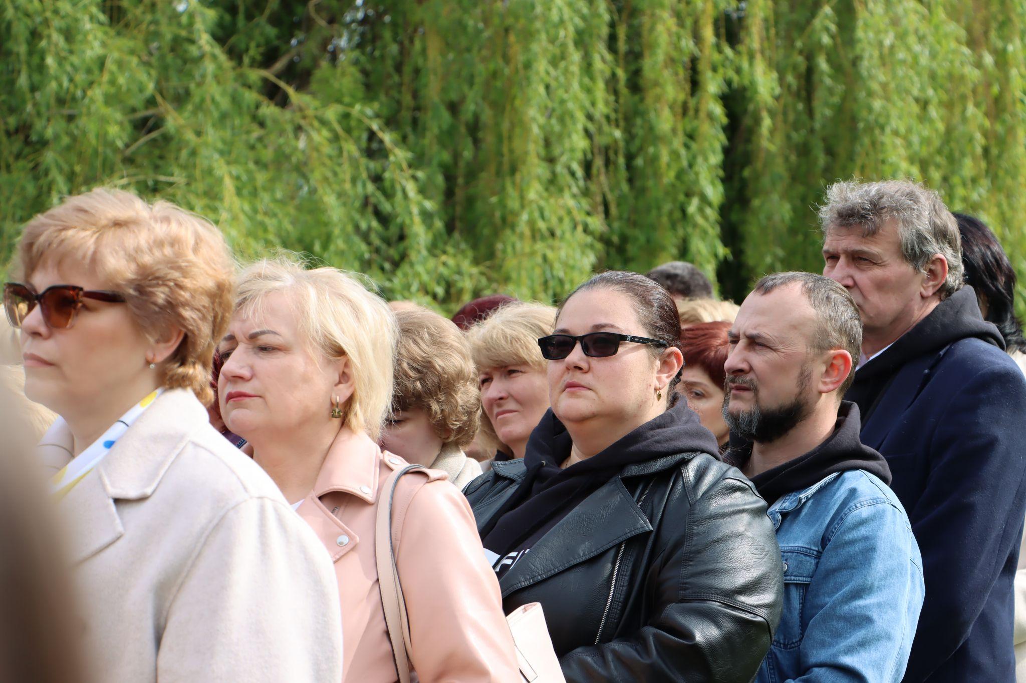 Новини Тернополя - фото з У Біблійному саду педагогічного університету з’явилася нова скульптура – «Голгофа»