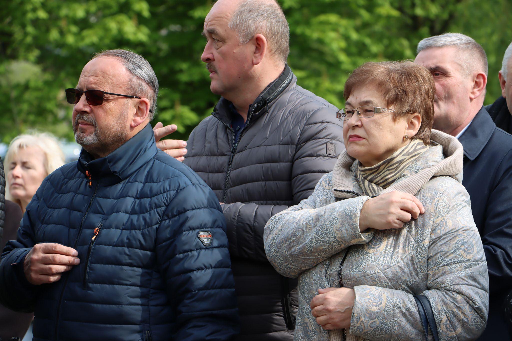 Новини Тернополя - фото з У Біблійному саду педагогічного університету з’явилася нова скульптура – «Голгофа»
