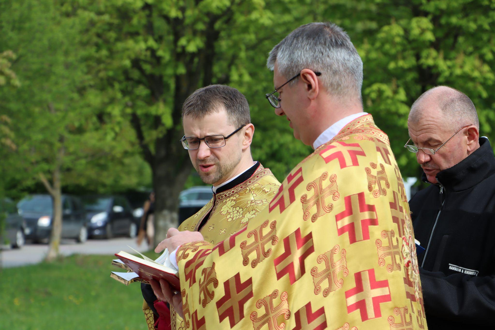 Новини Тернополя - фото з У Біблійному саду педагогічного університету з’явилася нова скульптура – «Голгофа»