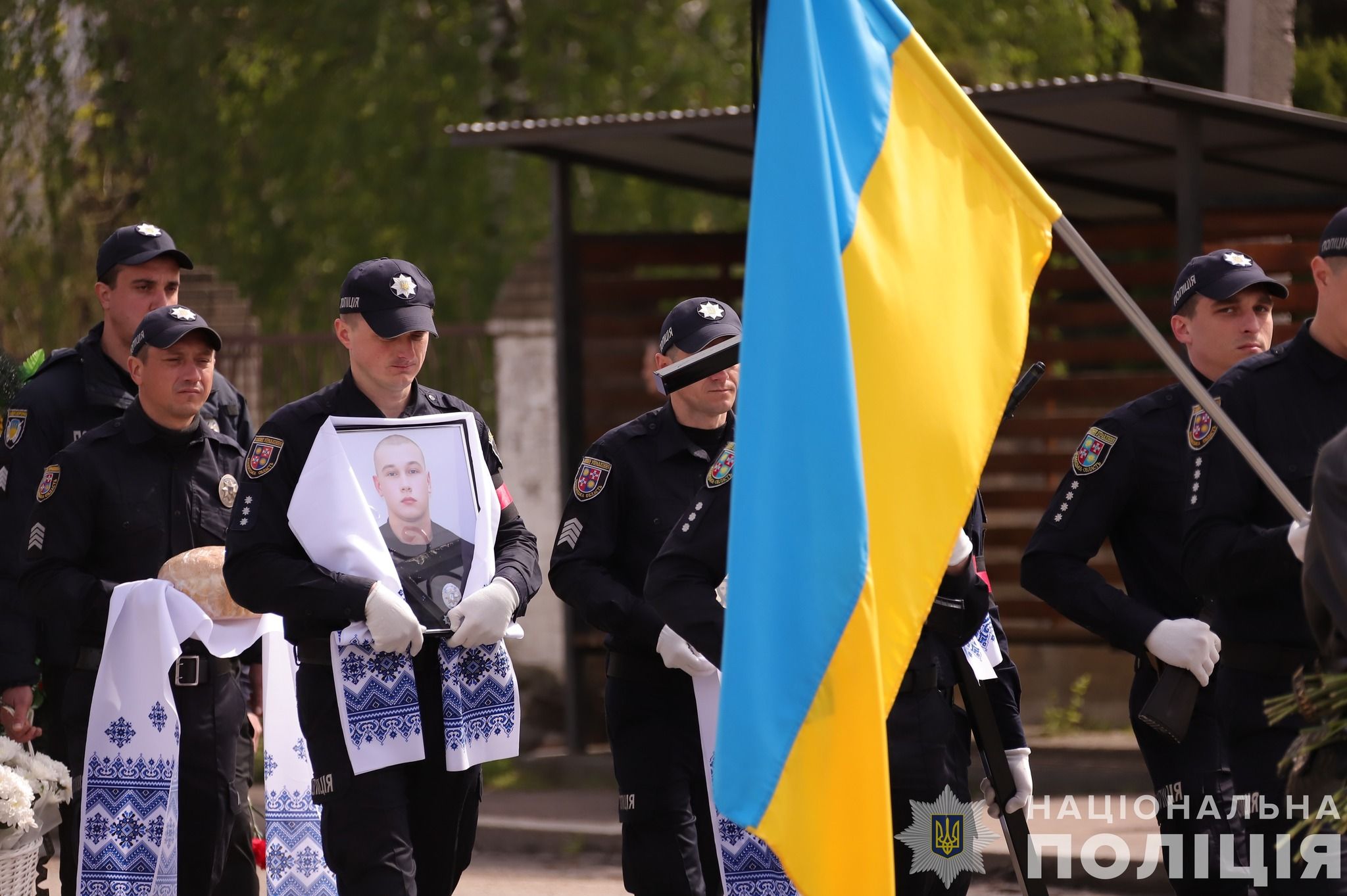 Новини Вінниці - фото з У Бершаді попрощалися із загиблим від бандитської кулі поліцейським Максимом Зарецьким