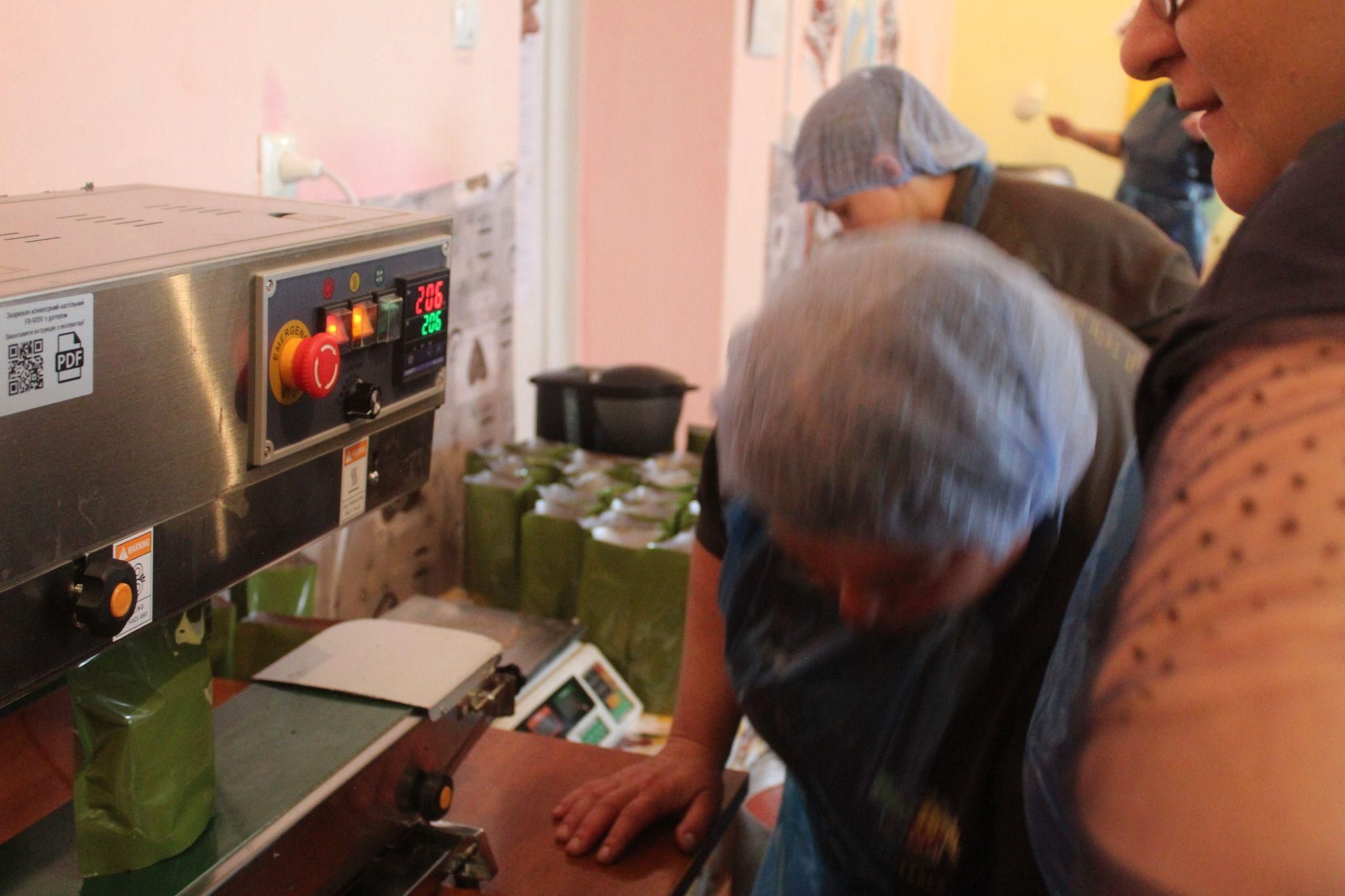 Новини Козятина - фото з Створили цех запаювання продуктових пакетів, копіюючи технології з інтернету