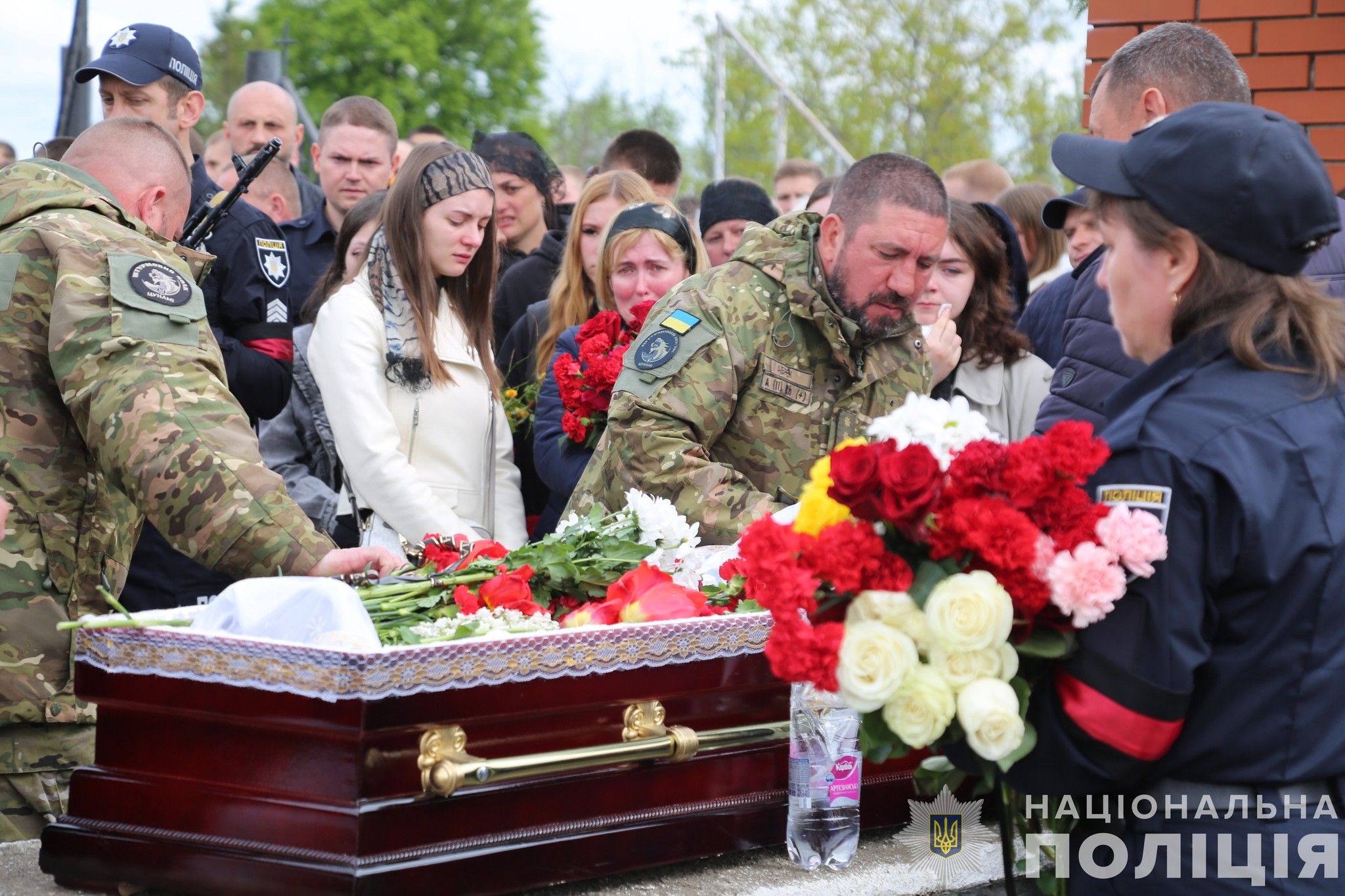 Новини Вінниці - фото з У Бершаді попрощалися із загиблим від бандитської кулі поліцейським Максимом Зарецьким