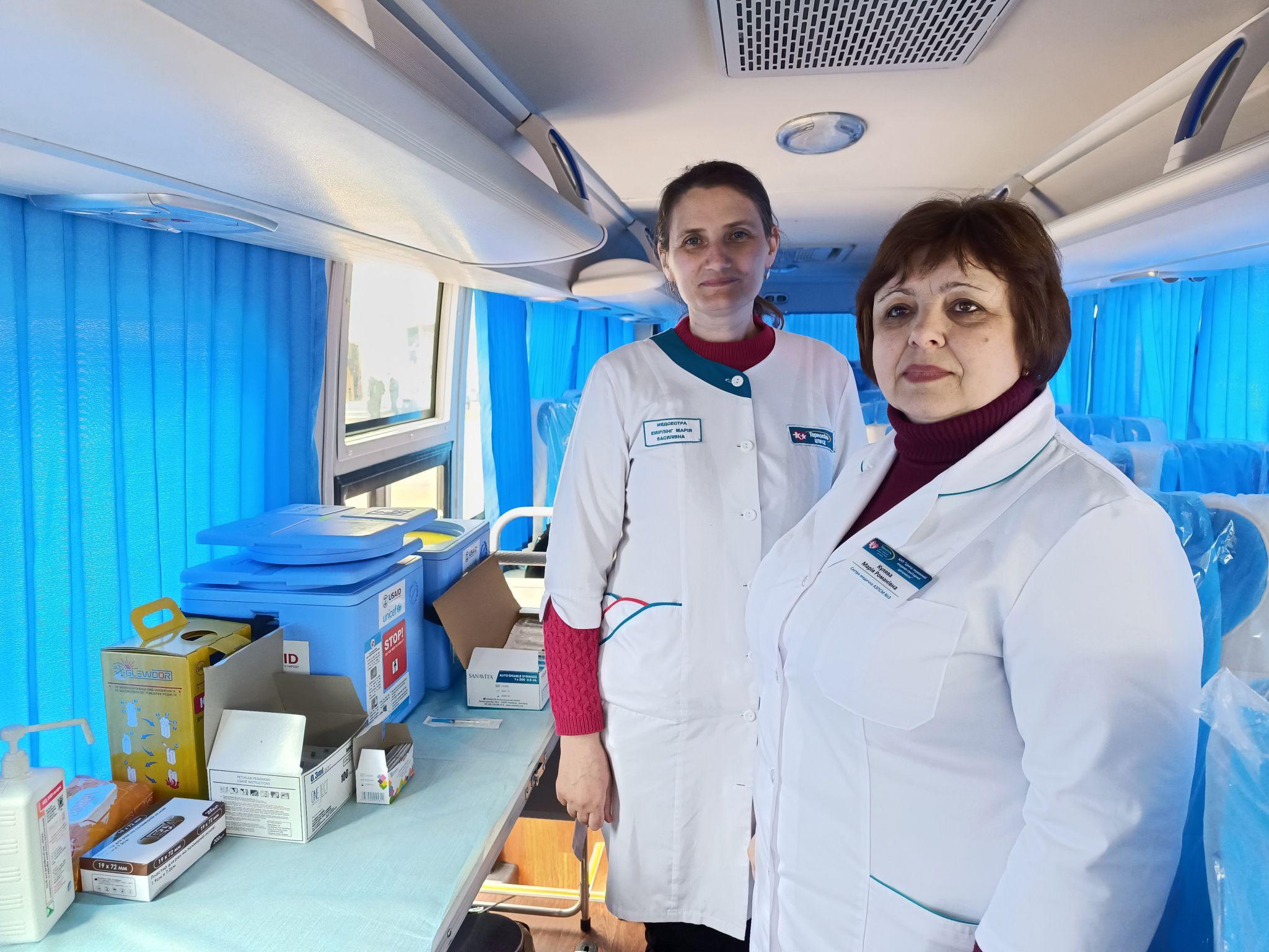 Новини Тернополя - фото з На Театральному майдані працює вакциальнький автобус: від яких хвороб можна щепитися