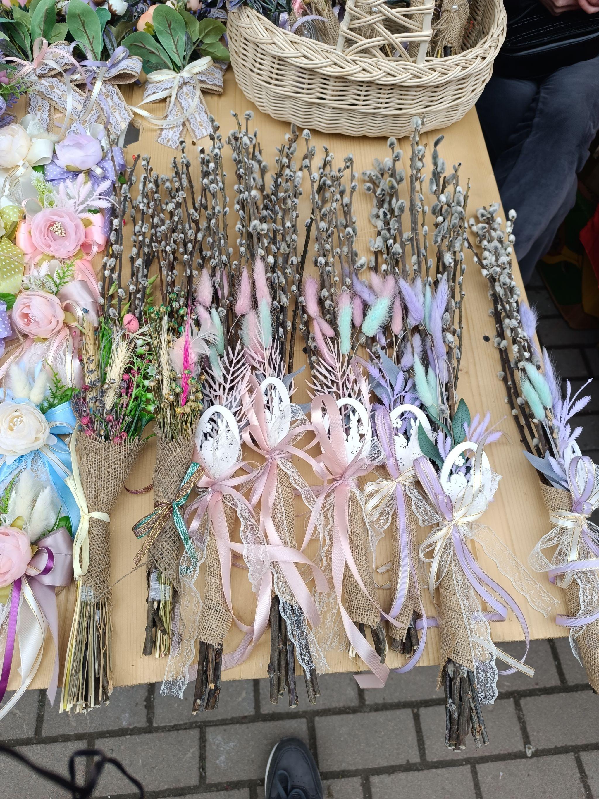 Новини Тернополя - фото з З квітами, прикрасами та стрічками: скільки коштують вербові букети на ринках Тернополя